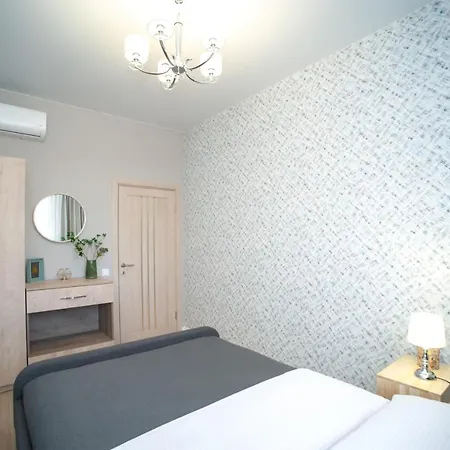3 Bedroom, 2 Bathroom Apartment Near Forum Lviv Exterior photo