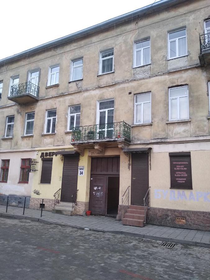 3 Bedroom, 2 Bathroom Near Forum Apartment