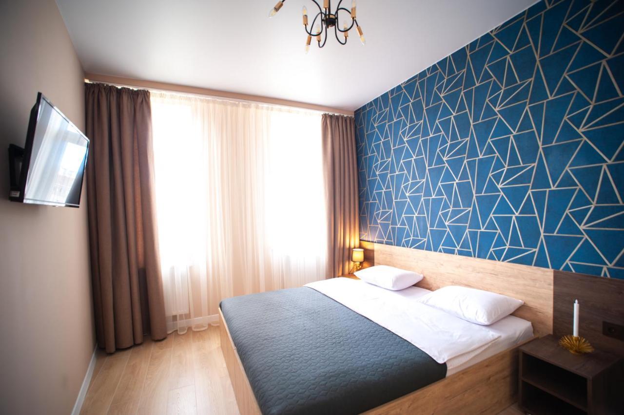 3 Bedroom, 2 Bathroom Near Forum Apartment *