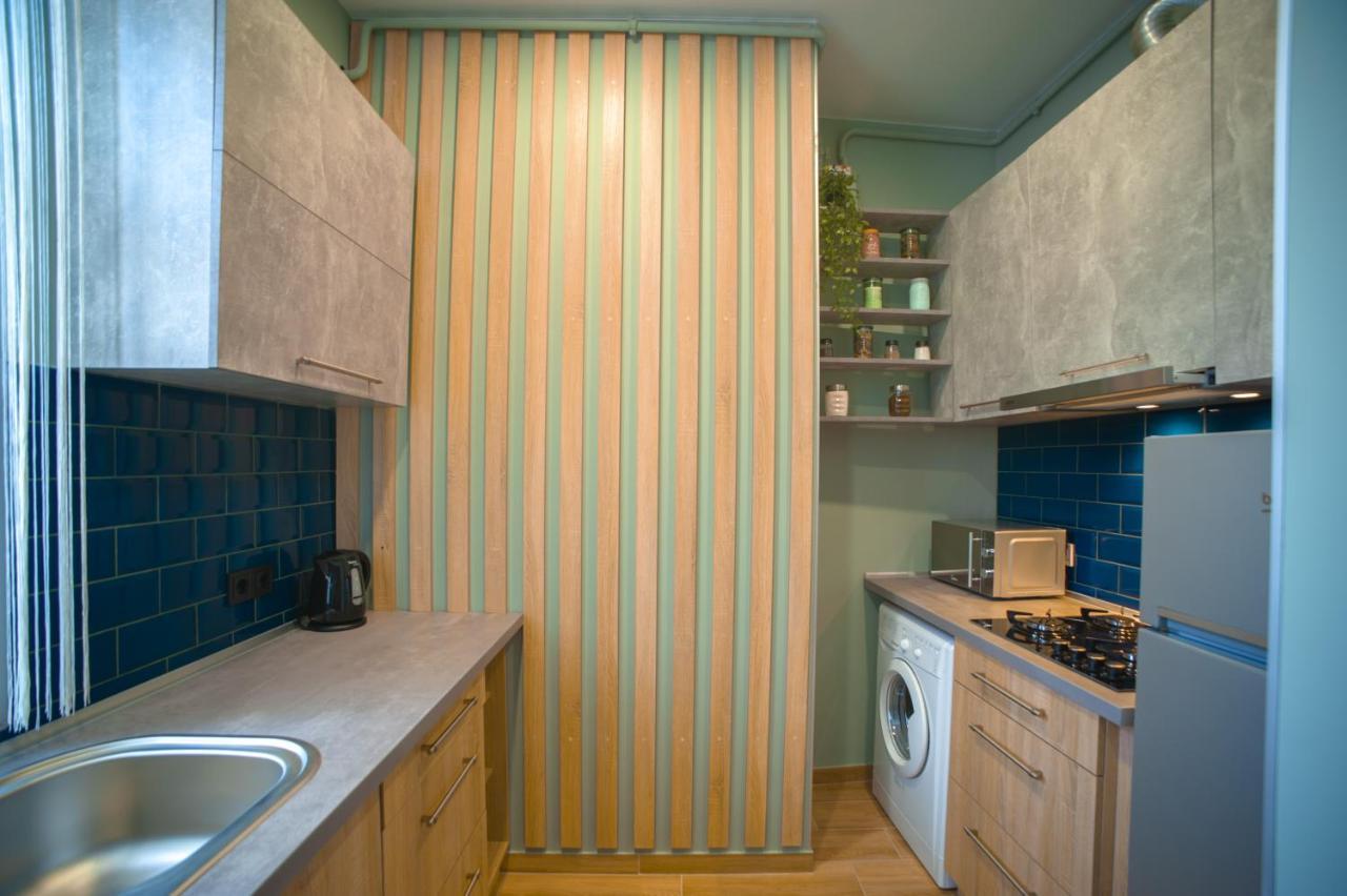 3 Bedroom, 2 Bathroom Near Forum Apartament Lwów